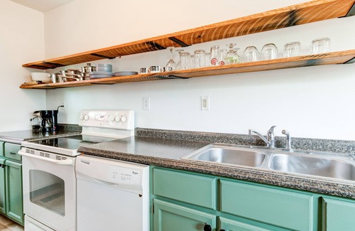Woodfin Casa | Bungalow en la ladera con vistas: ¡a 3 km del centro de Asheville!