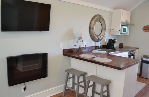 Sunbury Apartamento | River Vista 180 -1BR 1BA Riverfront Apt only 0.2 m to Sunbury Crab Co Restaurant