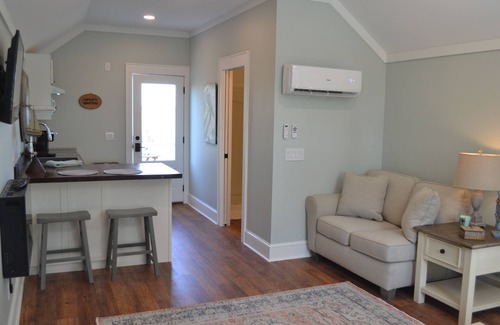 Sunbury Apartamento | River Vista 180 -1BR 1BA Riverfront Apt only 0.2 m to Sunbury Crab Co Restaurant