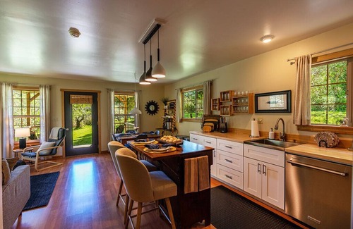 Pacific Casa | River Way Cottage - New & Fabulous! Super value!