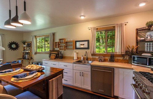 Pacific Casa | River Way Cottage - New & Fabulous! Super value!