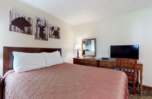 Lincoln Hotel | Riverbank Connecting Motel Rooms 4 & 6