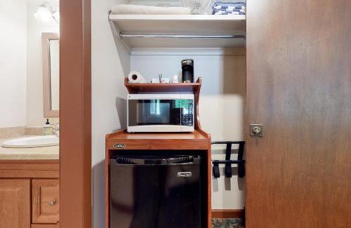 Lincoln Hotel | Riverbank Connecting Motel Rooms 4 & 6