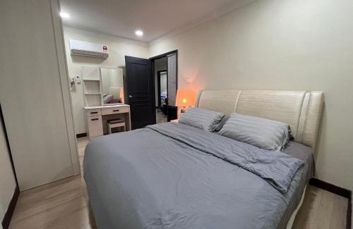 Kampung Surabaya Apartamento | Riverbank Suite @ Waterfront KCH