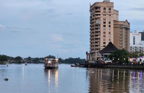 Kampung Surabaya Apartamento | Riverbank Suites Kuching Waterfront