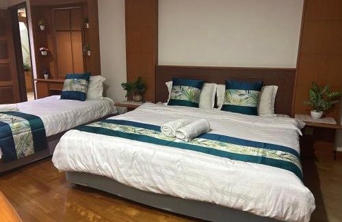 Kampung Surabaya Apartamento | Riverbank Suites - River View Level 11, Sleeps 7