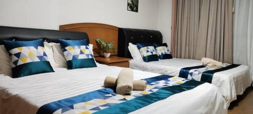 Kampung Surabaya Apartamento | Riverbank Suites - River View Level 11, Sleeps 7