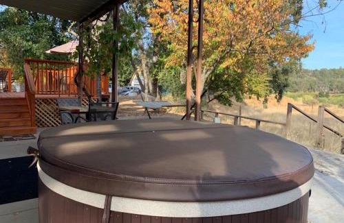 Middletown Casa | Riverbed House with hot tub