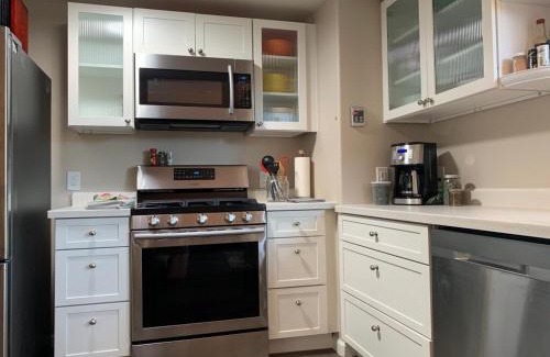 Middletown Casa | Riverbed House with hot tub