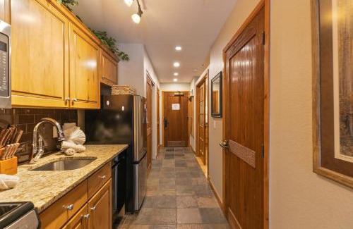 Four O'Clock Casa | Riverbend Centennial Run Condo Ski In Ski Out