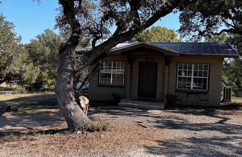Concan Cabina | Riverbend on the Frio Cabin 3