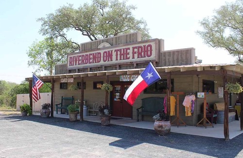 Concan Cabina | Riverbend on the Frio Cabin 3