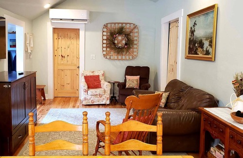 Tannersville Casa | RiverBerry - Mountain Cottage on Riverfront - Secluded Comfort - Pets Stay Free!