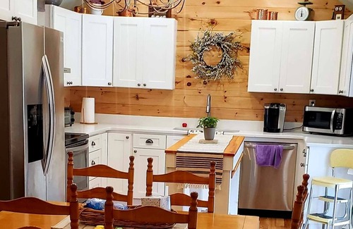 Tannersville Casa | RiverBerry - Mountain Cottage on Riverfront - Secluded Comfort - Pets Stay Free!