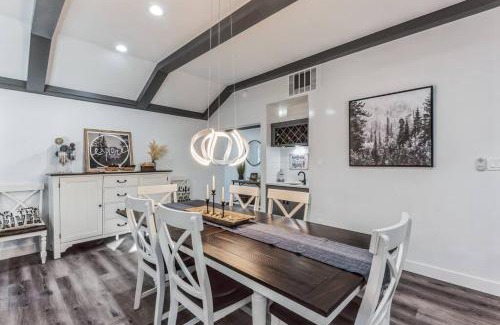 Niles Casa | RiverEdge Haven Hot Tub, 5 Beds, Kayaks Near ND