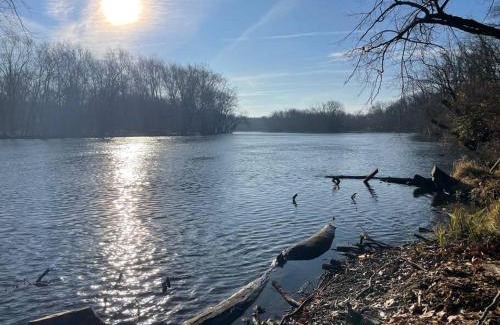 Niles Casa | RiverEdge Haven Hot Tub, 5 Beds, Kayaks Near ND