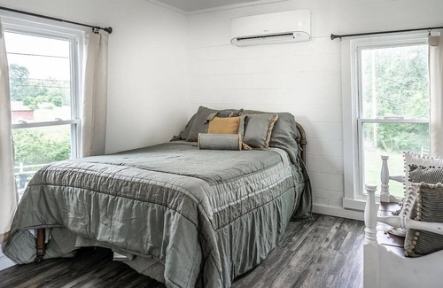 Greeneville Otro | Riverfront 1800s Stagecoach Inn! Completely remodeled with 5 beds/5 baths