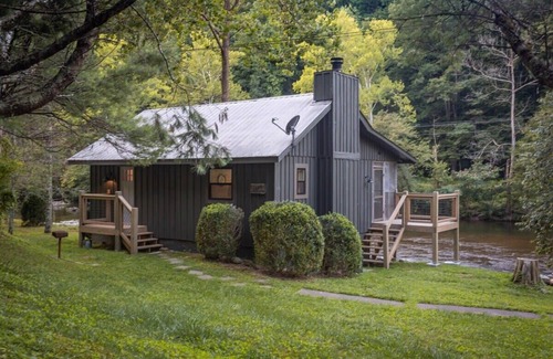 Sevierville Cabina | Riverfront/20 Minutes From Dollywood/Hot Tub