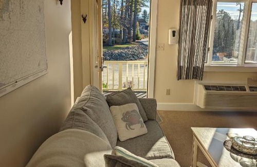 Edgecomb Apartamento | Riverfront 2nd floor with balcony Sheepscot Harbour Vacation Club Studio #210