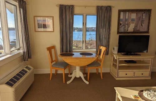 Edgecomb Apartamento | Riverfront 2nd floor with balcony Sheepscot Harbour Vacation Club Studio #210