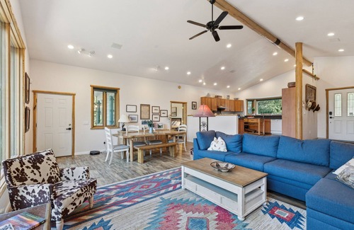 Grantsdale Casa | Riverfront 4 bed/3bath home on Bitterroot River plus a Pickleball Court
