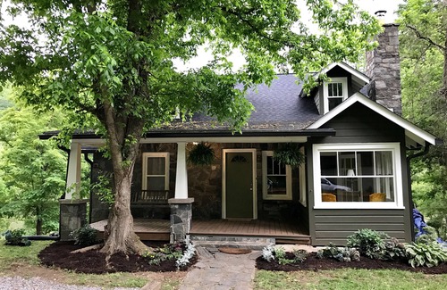Alexander Casa | FRENTE AL RÍO! Minutos a Asheville - Recién renovado y nuevo en VRBO 2017
