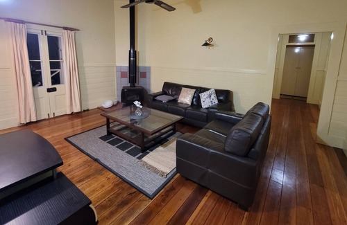 Tacoma South Casa | Riverfront 5 bedroom house in central coast
