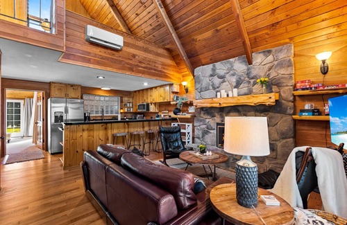 Gold Bar Cabina | Riverfront A-Frame Cabin/Chalet on 1 acre sleeps 10 - paradise...