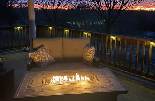Hermiston Casa | Amazing Sunsets! 2 King Beds, Pool Table & Media room. Long term stay discount.