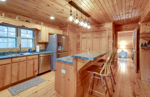 Rutherfordton Cabina | Riverfront Blue Ridge Cabin w/ Private Hot Tub