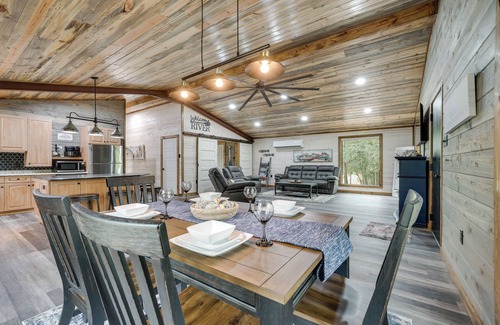 Golden Cabina | Broken Bow Riverfront Cabin w/ Private Hot Tub!