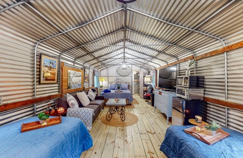 Bronson Cabina | Riverfront bunkhouse with private W/D, grill, & canoe