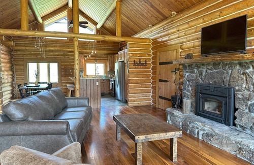 Gallatin Gateway Cabina | RIVERfront Cabin under the BIG SKY