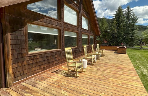 Gallatin Gateway Cabina | RIVERfront Cabin under the BIG SKY