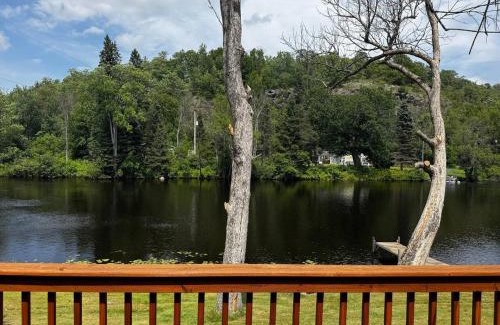 Crystal Falls Casa | Riverfront Cabin 2
