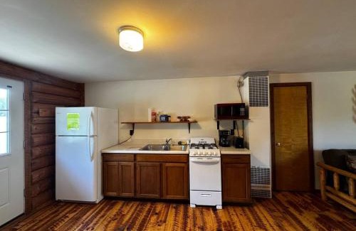 Crystal Falls Casa | Riverfront Cabin 2