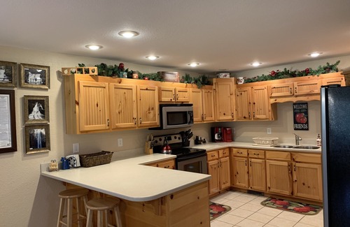 Hiawassee Cabina | Riverfront 3 Bd, 2. 5 baños, WIFI, piscina, estacionamiento cubierto, pavimentado Dr