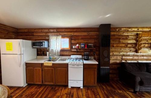 Crystal Falls Casa | Riverfront Cabin 3