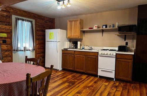 Crystal Falls Casa | Riverfront Cabin 8