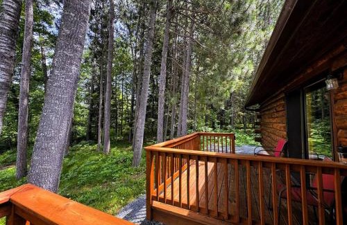 Crystal Falls Casa | Riverfront Cabin 9