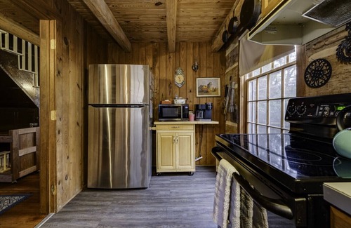 Luray Cabina | Riverfront Cabin! Kayaks, Farm, Trail & Campfires