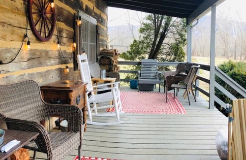 Luray Cabina | Riverfront Cabin! Kayaks, Farm, Trail & Campfires