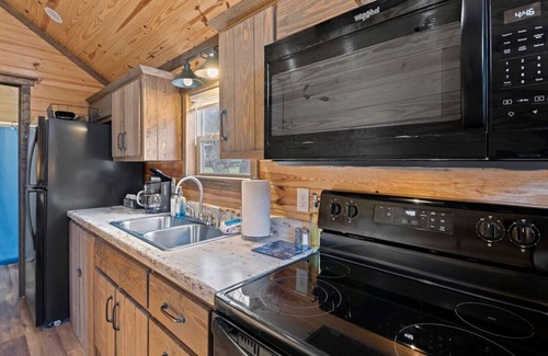 Sylva Casa | Riverfront Cabin, Fish, Hike & 5 Min to Sylva