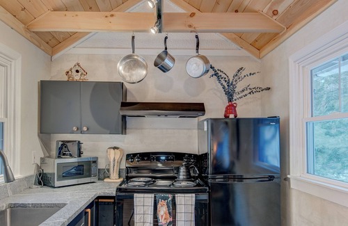 Keene Cabina | Riverfront Cabin in Adirondack High Peaks