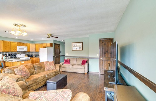 Pella Cabina | Riverfront Cabin Near Dtwn Pella w/ Game Room!