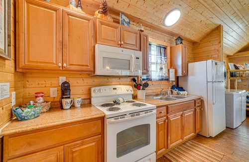 Walland Cabina | Riverfront Cabin Near Smoky Mountain National Park