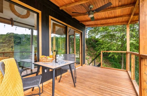 Ciudad Colón Apartamento | Riverfront Cabin: Stunning Views : 20 Minutes to the SJO Airport !