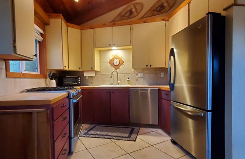 Three Rivers Cabina | Riverfront Cabin - Sunriver/Mt.Bachelor, HotTub, Pet Friendly!