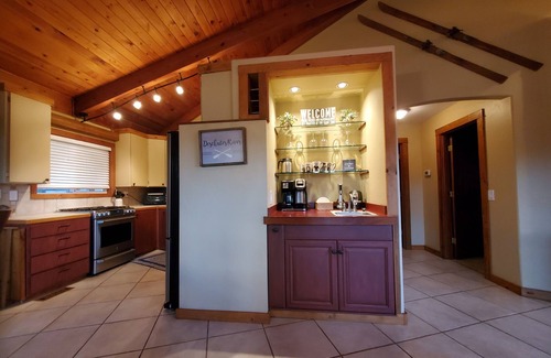 Three Rivers Cabina | Riverfront Cabin - Sunriver/Mt.Bachelor, HotTub, Pet Friendly!