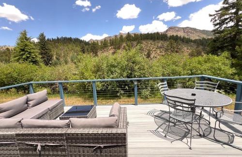 Bailey Casa | Riverfront Cabin W Pool Access & Bbq